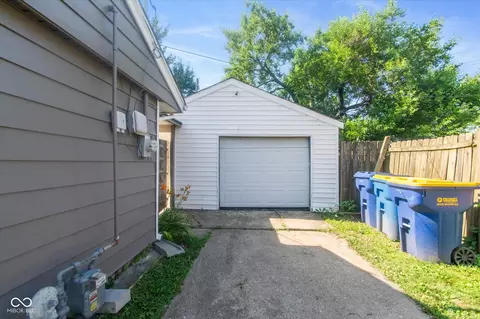 8047 E 48th St, Indianapolis, IN 46226 photo 3