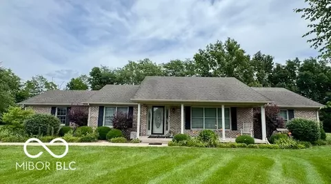 1042 W Oak Hill Xing, Crawfordsville, IN 47933