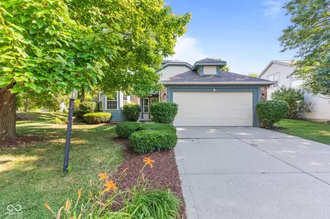 8812 Glass Chimney Ln, Fishers, IN 46037