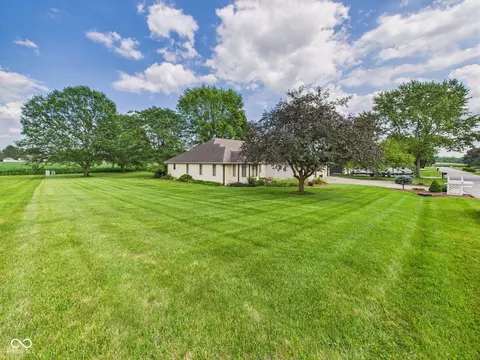 1014 Gray Squirrel Dr, Pendleton, IN 46064 photo 4