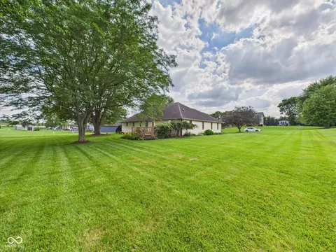 1014 Gray Squirrel Dr, Pendleton, IN 46064 photo 3