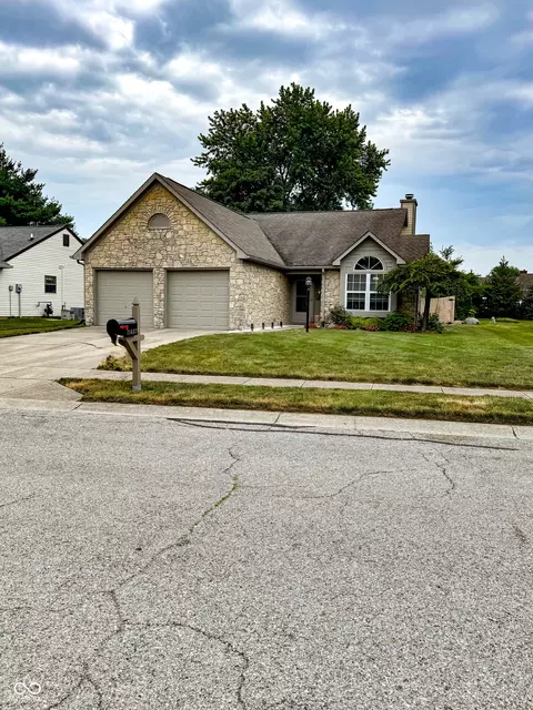 11437 Cherry Blossom Dr E, Fishers, IN 46038