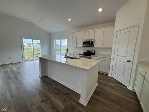 8064 Copperleaf Ln, Pendleton, IN 46064 photo 2