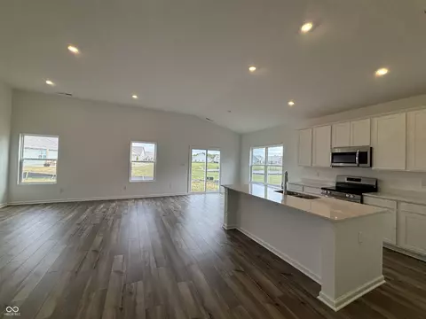 8064 Copperleaf Ln, Pendleton, IN 46064 photo 4