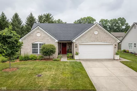 6225 Valleyview Dr, Fishers, IN 46038