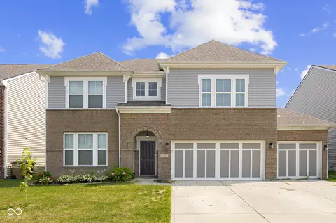 2401 Creek Bank Dr, Columbus, IN 47201