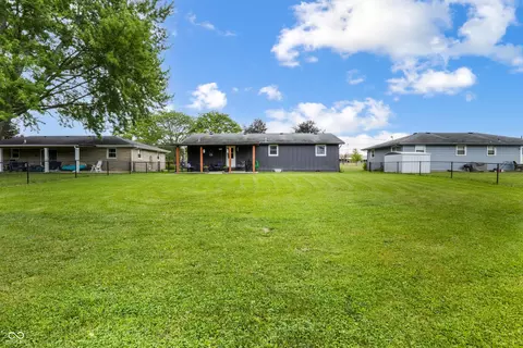 Exterior - 1530 E 26th St, Muncie, IN 47302 photo 5 of 7