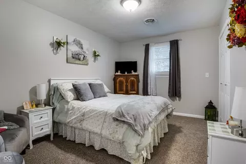Bedroom - 1530 E 26th St, Muncie, IN 47302 photo 4 of 5