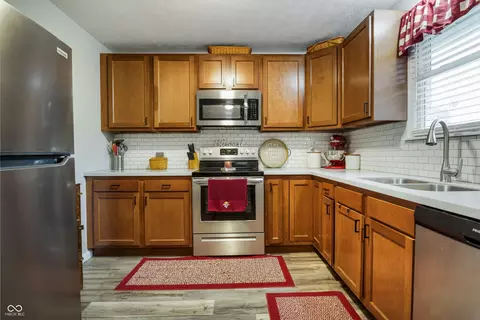 Kitchen - 1530 E 26th St, Muncie, IN 47302 photo 2 of 3