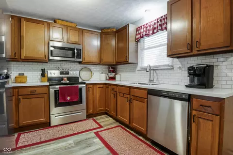 Kitchen - 1530 E 26th St, Muncie, IN 47302 photo 1 of 3