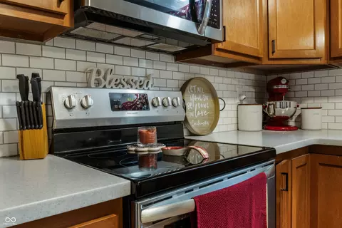 Kitchen - 1530 E 26th St, Muncie, IN 47302 photo 3 of 3
