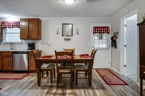 Dining - 1530 E 26th St, Muncie, IN 47302 photo 2 of 2