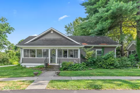 555 W Hawthorne St, Zionsville, IN 46077