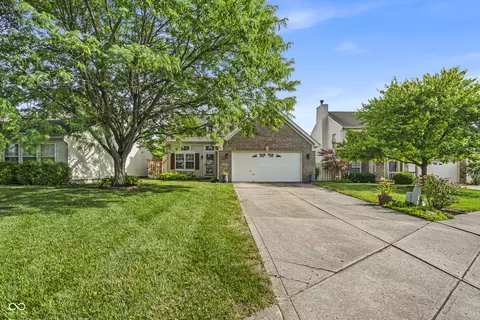 10832 Washington Bay Dr, Fishers, IN 46037