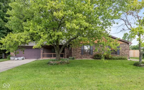 3830 Pineview Ln, Greenwood, IN 46142