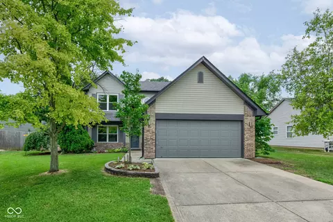 4859 Pineleigh Pl, Greenwood, IN 46143