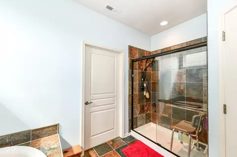 Bath - 5119 Silverbell Dr, Plainfield, IN 46168 photo 2 of 3