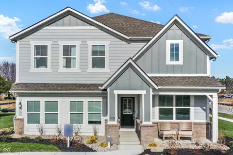 966 Elmwood Ln, Greenwood, IN 46143