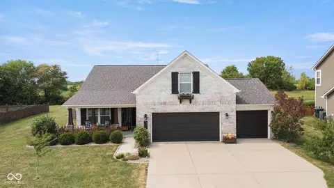 6282 N Woods Edge Dr, Mccordsville, IN 46055