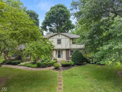 10184 Lakeshore Dr E, Carmel, IN 46033
