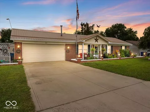311 Fox Ridge Ct, Shelbyville, IN 46176