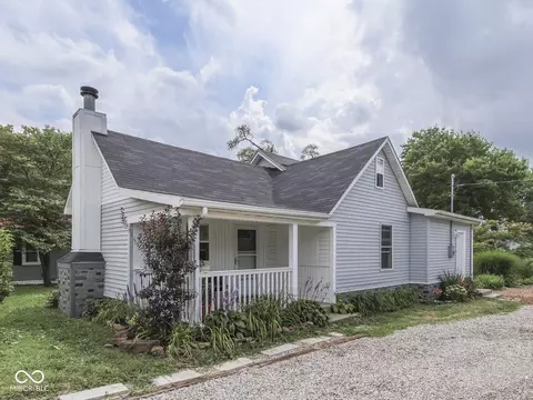 110 S Railroad St, Whiteland, IN 46184
