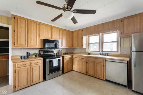 Kitchen - 508 Willow Grove Rd, Centerville, IN 47330 photo 4 of 4