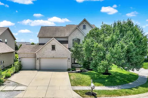 7806 Parkdale Dr, Zionsville, IN 46077