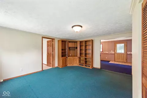 Living - 416 6th St, Covington, IN 47932 photo 3 of 4