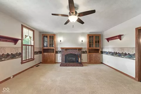 Living - 416 6th St, Covington, IN 47932 photo 1 of 4