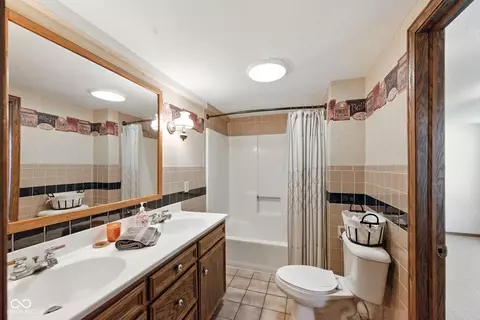 Bath - 416 6th St, Covington, IN 47932 photo 1 of 5