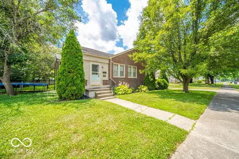 209 E 37th St, Anderson, IN 46013
