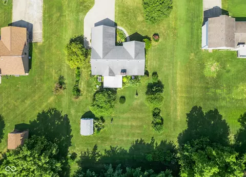 4533 Hackberry Dr, Columbus, IN 47201 photo 3