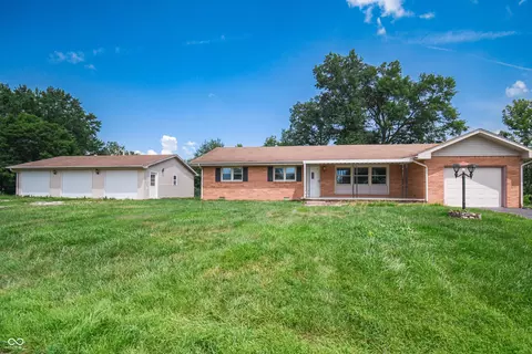 10902 E Heywood Dr, Seymour, IN 47274