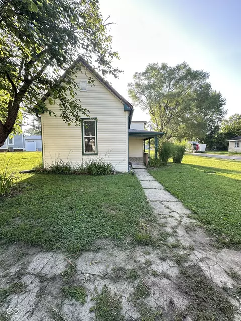 107 S Nebraska St, North Salem, IN 46165