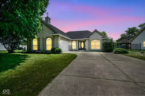 453 Acorn Dr, Whiteland, IN 46184