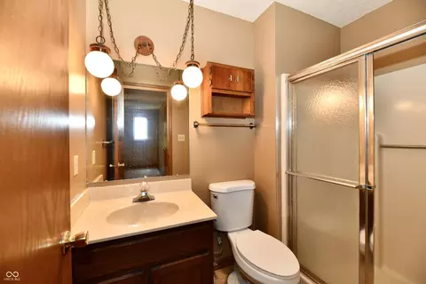 Bath - 6137 Apache Dr, Indianapolis, IN 46254 photo 1 of 3