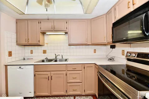 Kitchen - 6137 Apache Dr, Indianapolis, IN 46254 photo 1 of 3