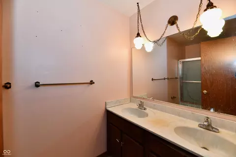 Bath - 6137 Apache Dr, Indianapolis, IN 46254 photo 2 of 3