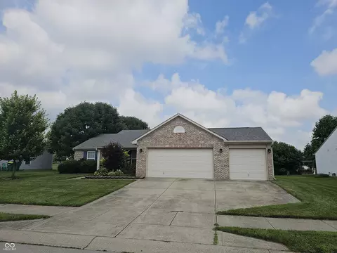 3838 Crest Point Dr, Noblesville, IN 46062