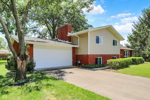 Exterior - 1441 Hunter Pl, Columbus, IN 47203 photo 1 of 8