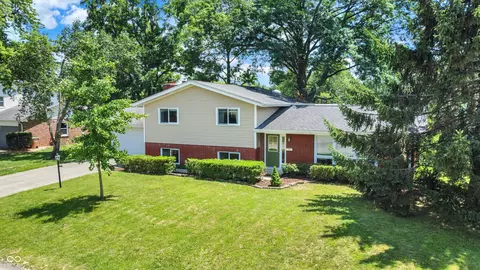 1441 Hunter Pl, Columbus, IN 47203