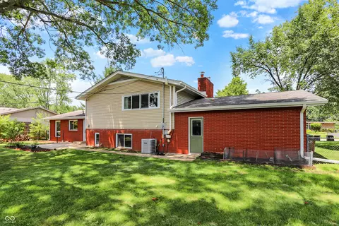 Exterior - 1441 Hunter Pl, Columbus, IN 47203 photo 7 of 8