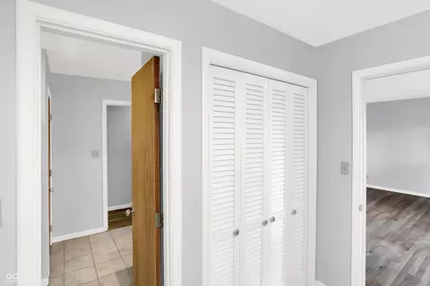 Entry Way - 1441 Hunter Pl, Columbus, IN 47203 photo 1 of 1
