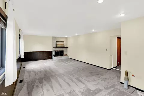 Living - 1441 Hunter Pl, Columbus, IN 47203 photo 8 of 9