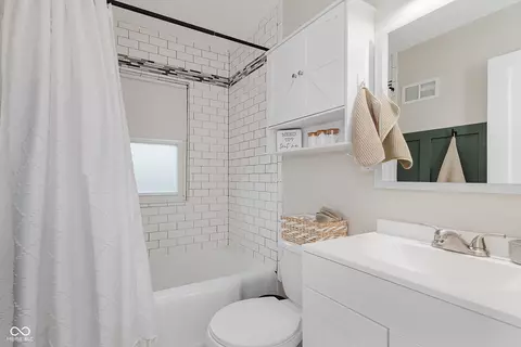 Bath - 209 N John St, Pendleton, IN 46064 photo 1 of 1