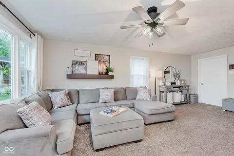 Living - 209 N John St, Pendleton, IN 46064 photo 1 of 4