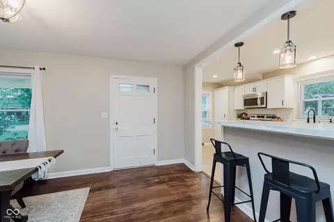 Entry Way - 209 N John St, Pendleton, IN 46064 photo 1 of 3