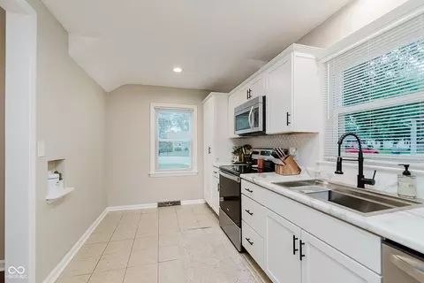 Kitchen - 209 N John St, Pendleton, IN 46064 photo 4 of 4