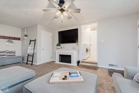 Living - 209 N John St, Pendleton, IN 46064 photo 3 of 4